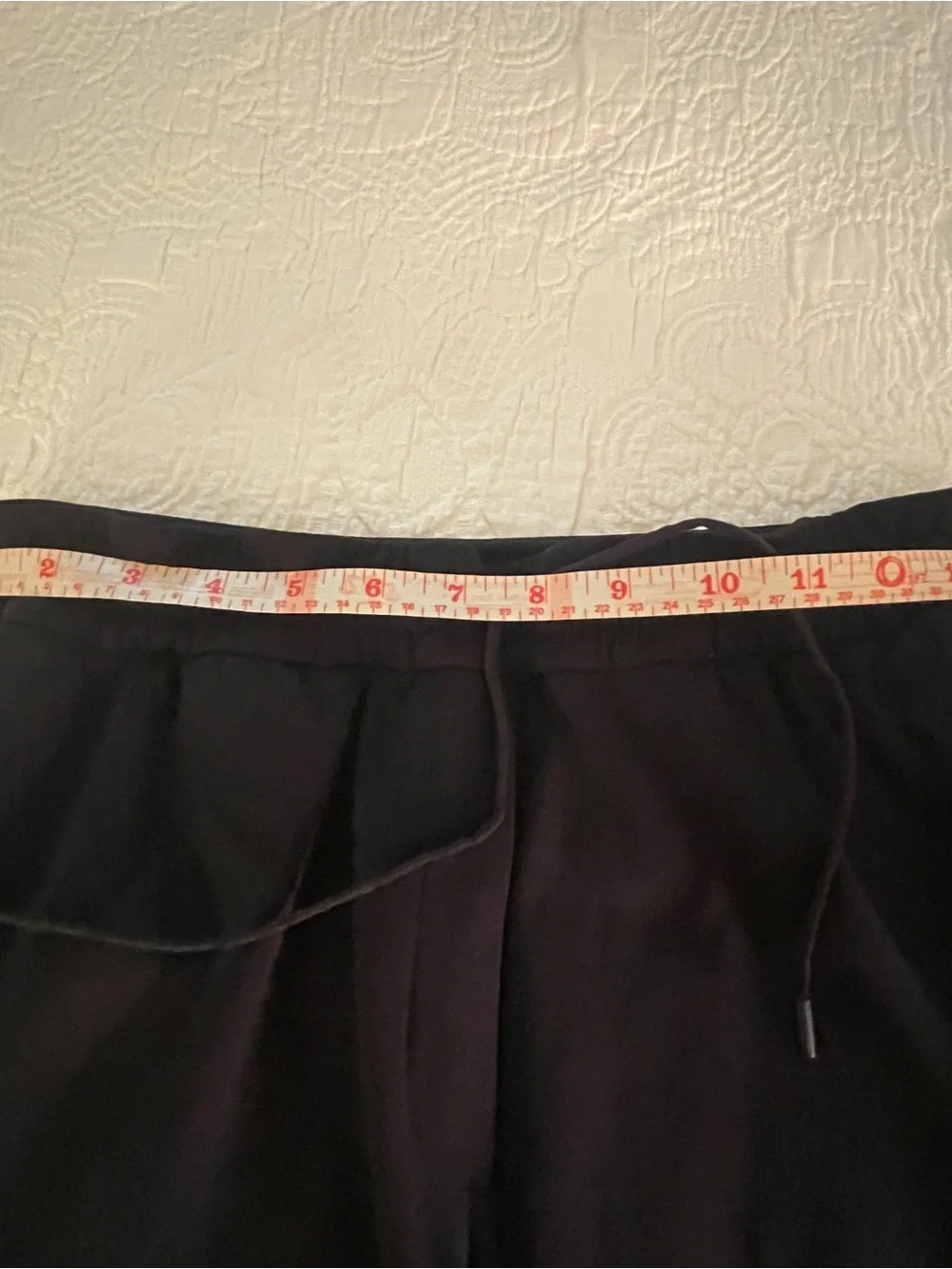 Lululemon Women Black Drawstring Tapered leg Pants inseam 27”